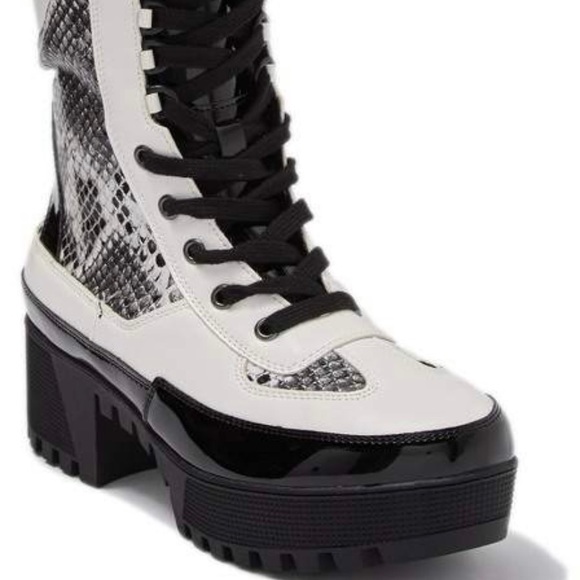 Wild Diva Soldier lace-up boot - size 6 - Picture 10 of 10